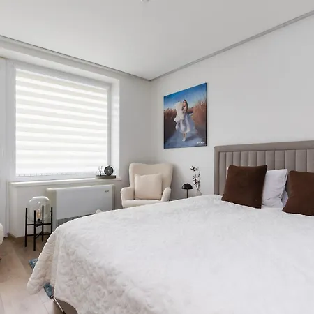 Alkos Namu Apartamentai * パランガ